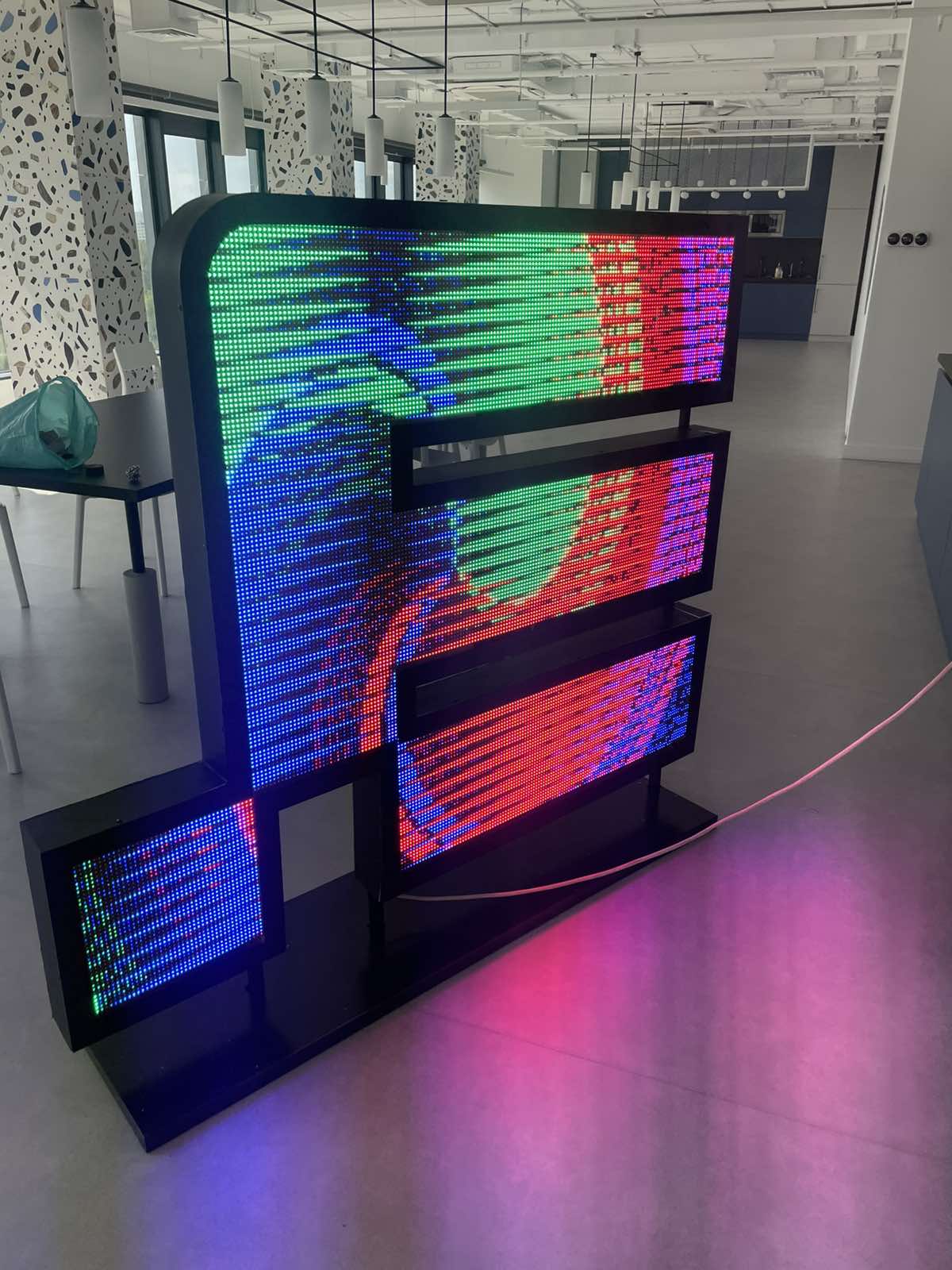 LED экран на опоре
