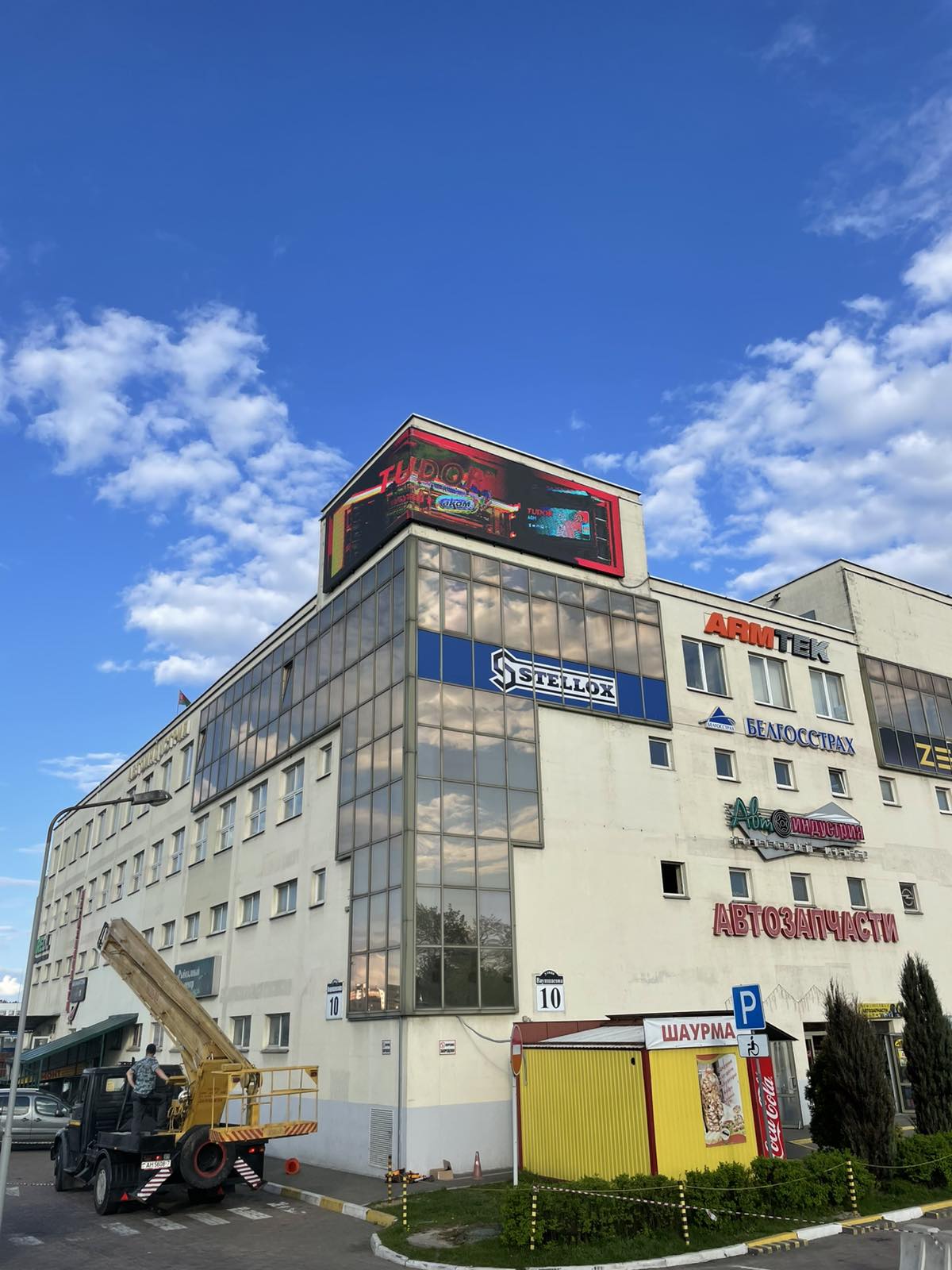 LED экран на опоре